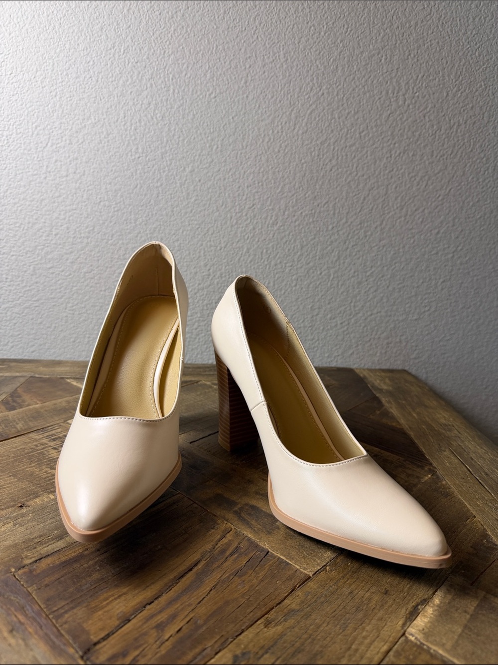 Size 9 Classic Women's Cream Pointed-Toe Block Heel Pumps